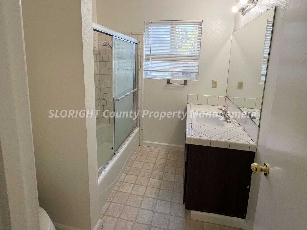 121 Oak St Apt C - Photo 6 of 11