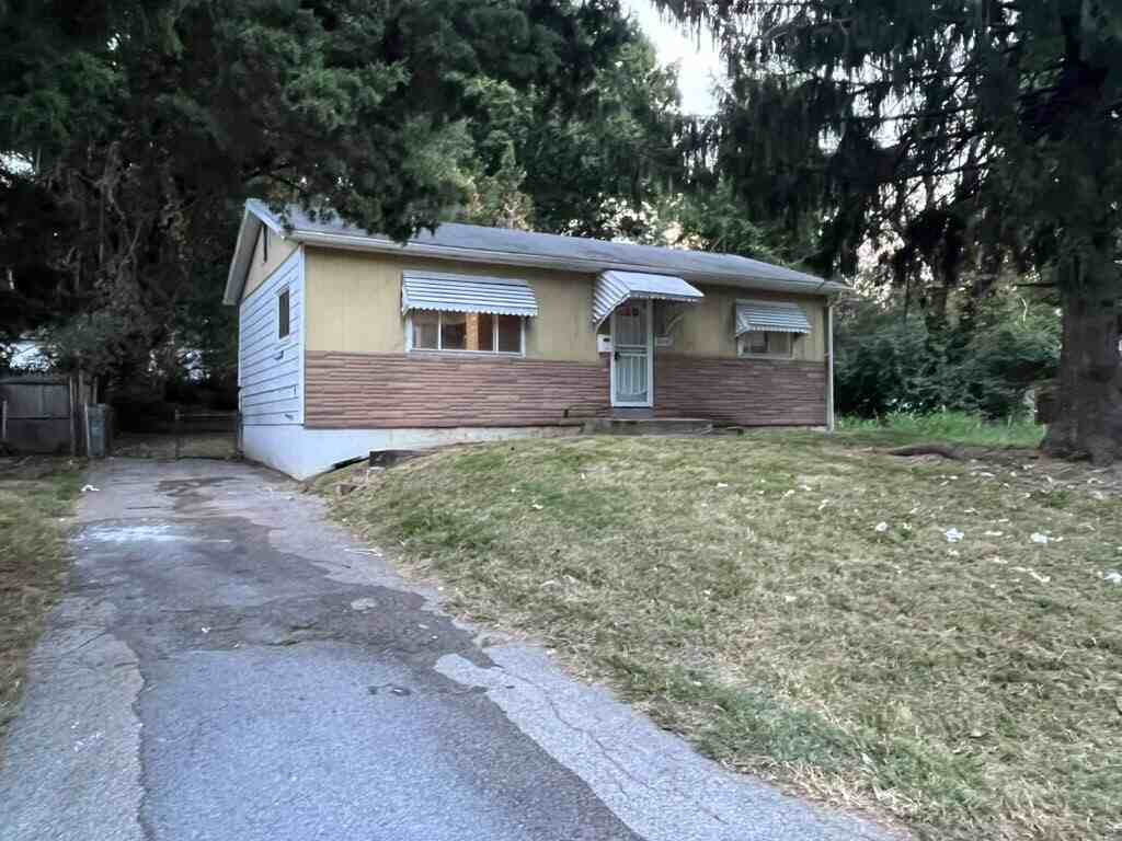 10448 Lord Dr - Photo 2 of 15