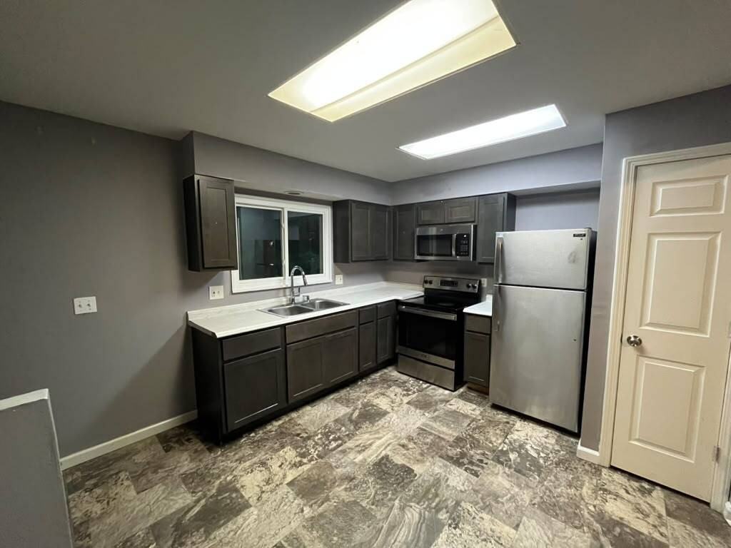 10448 Lord Dr - Photo 4 of 15