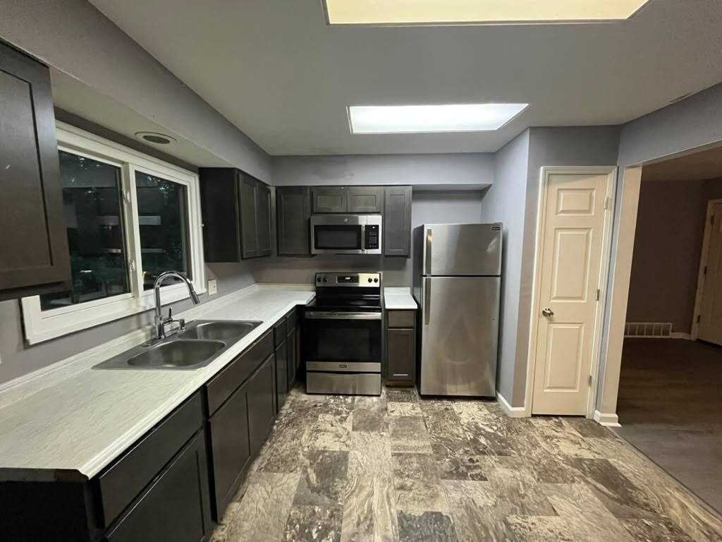 10448 Lord Dr - Photo 5 of 15