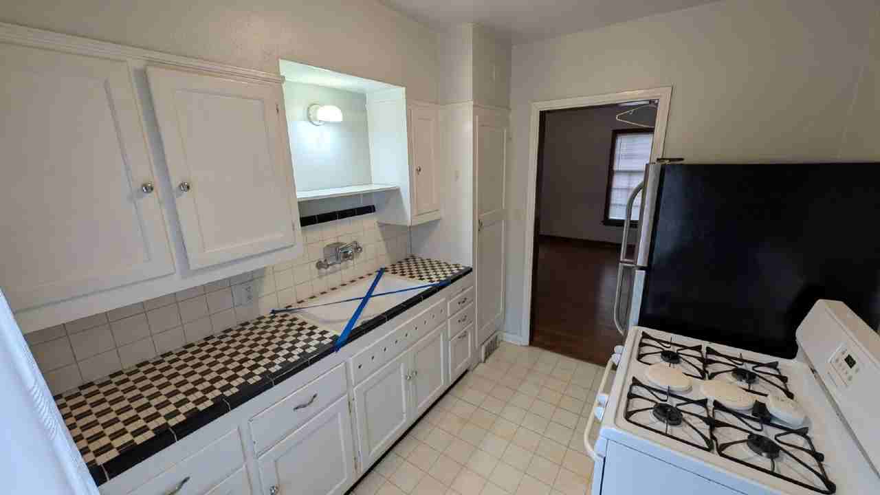 504 E 64th St - Photo 6 of 9