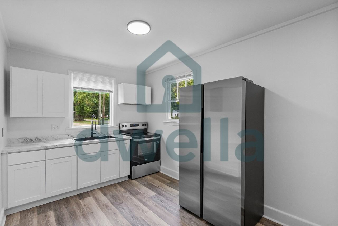 451 Loring Dr - Photo 4 of 25