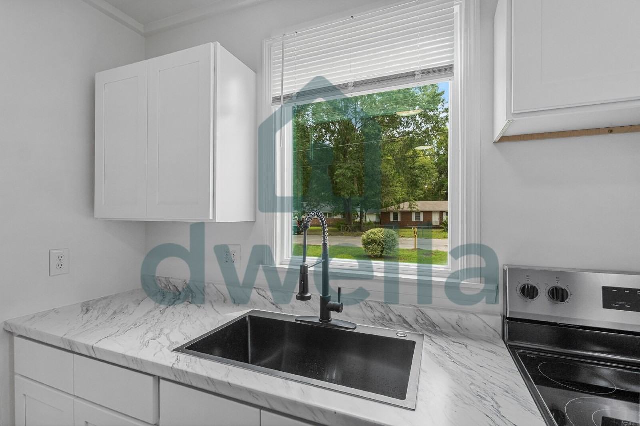 451 Loring Dr - Photo 6 of 25