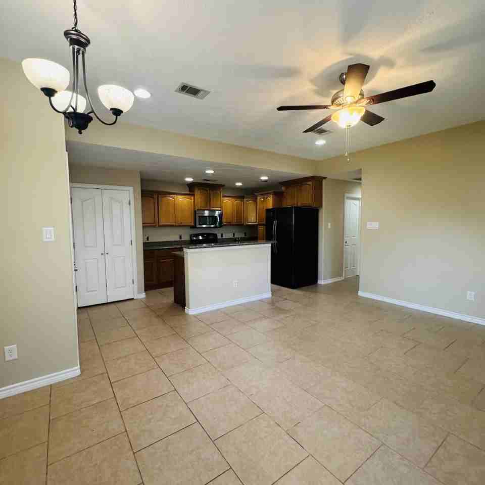 1006 S 14th St - Photo 2 of 16