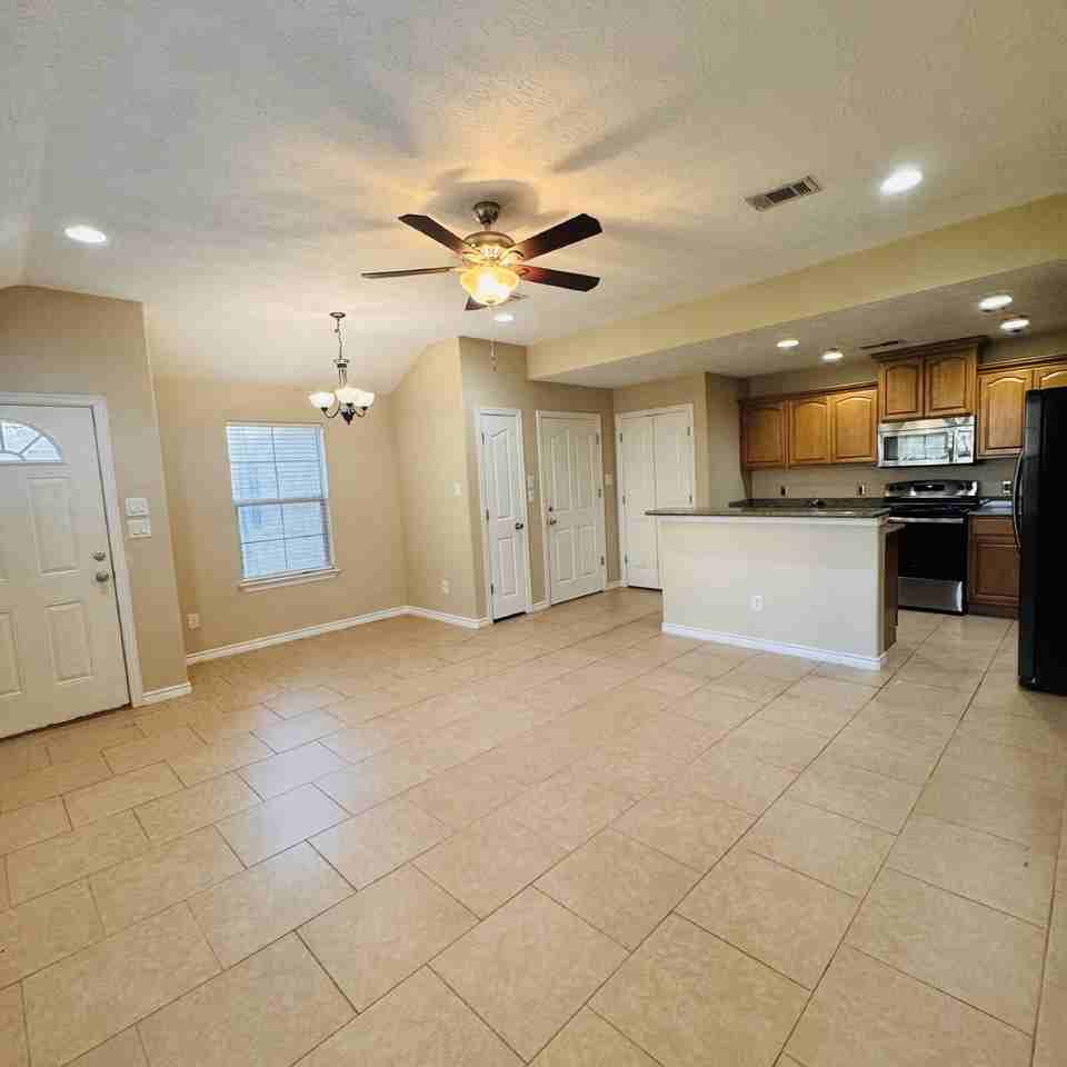 1006 S 14th St - Photo 3 of 16