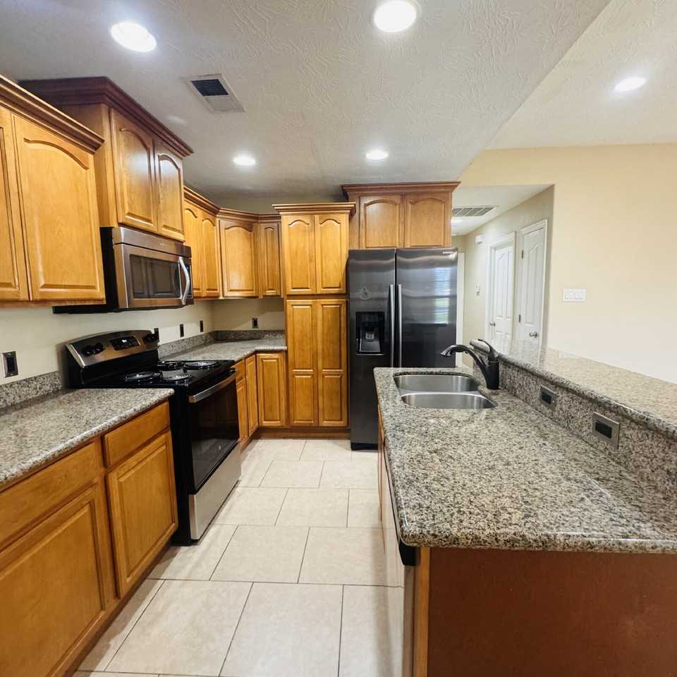 1006 S 14th St - Photo 5 of 16