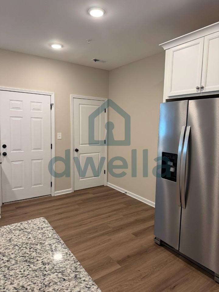 1511 Fort Bragg Rd Apt D - Photo 4 of 10