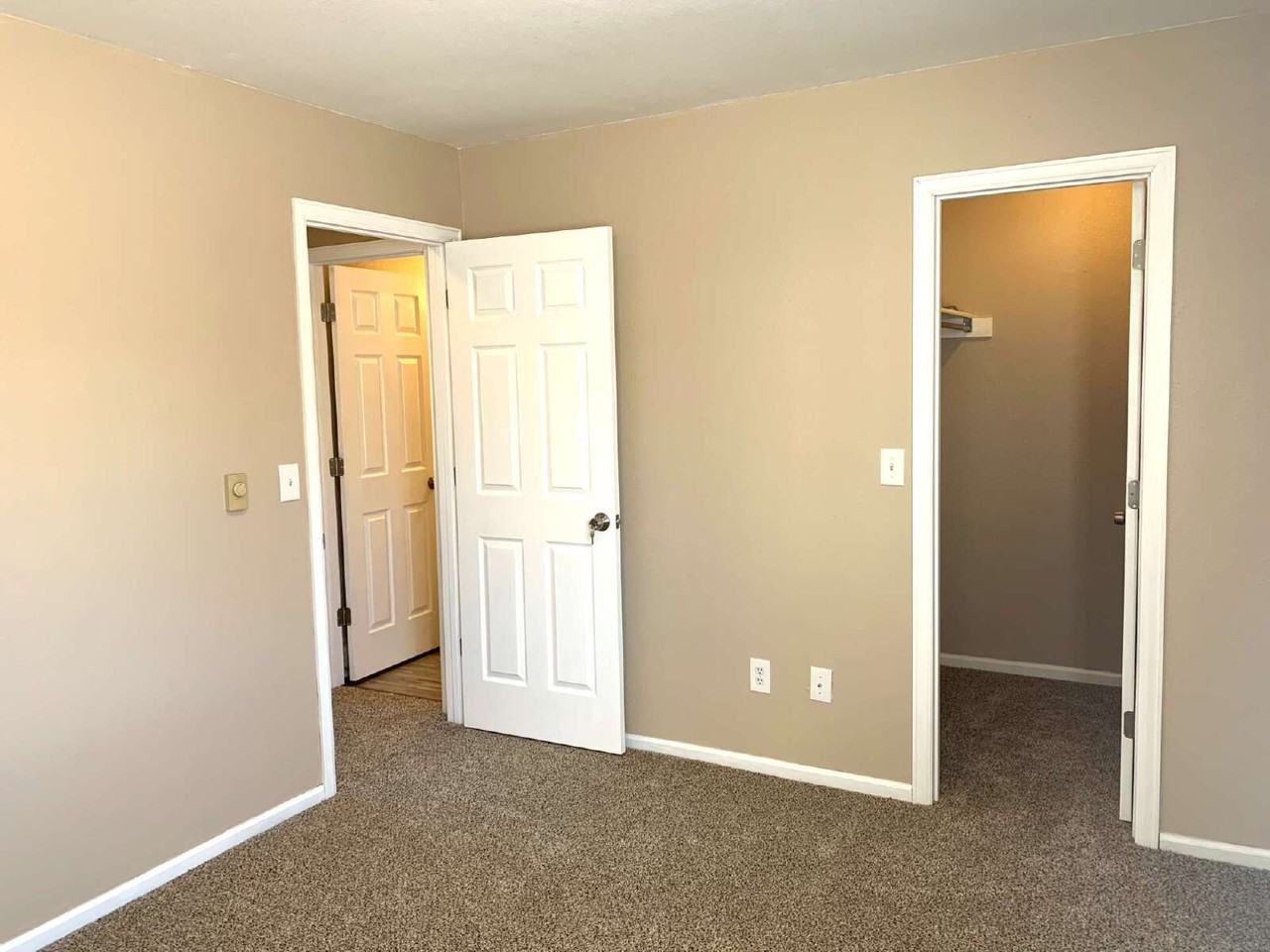 1700 Erin Ct Apt B - Photo 4 of 45