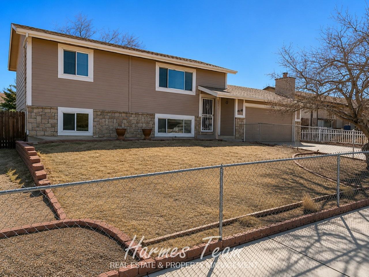 4236 Gatewood Dr - Photo 2 of 24