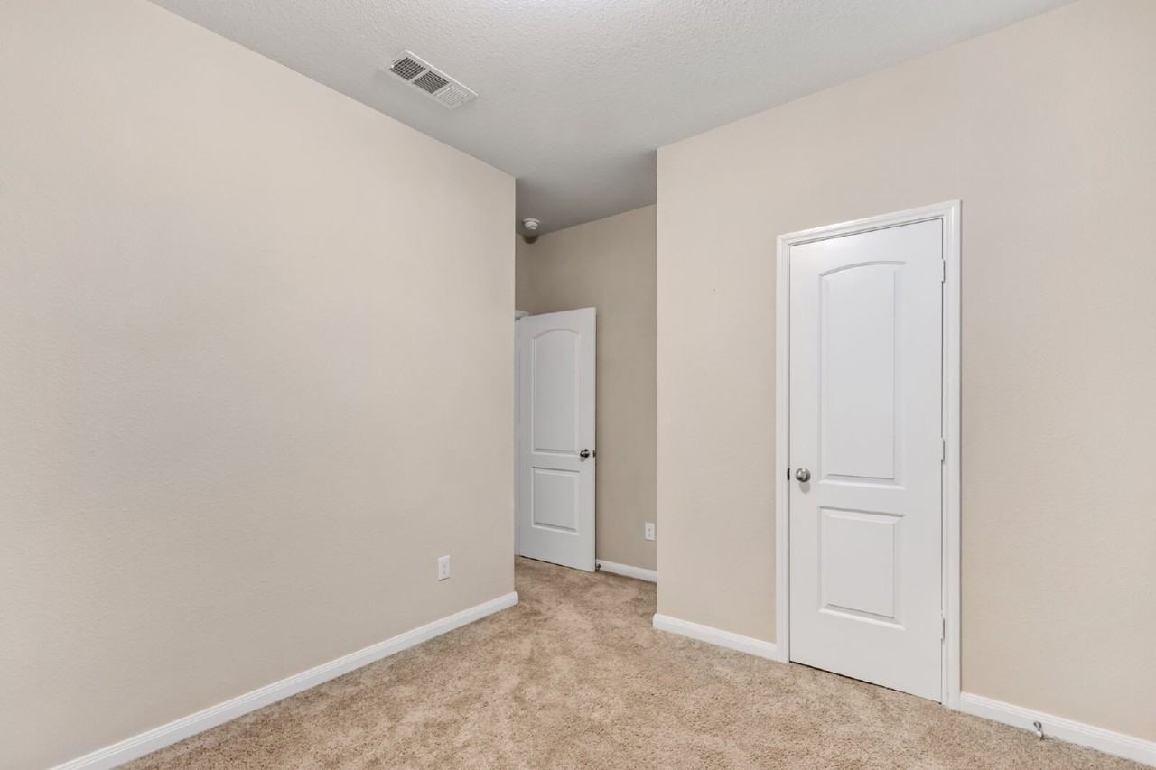 1401 Park Trails Blvd - Photo 6 of 50
