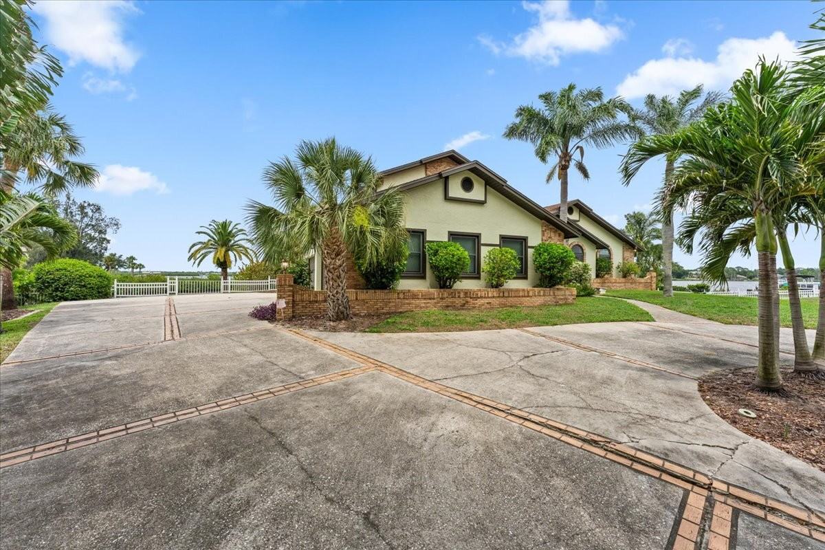 1589 Mary Ln - Photo 6 of 50