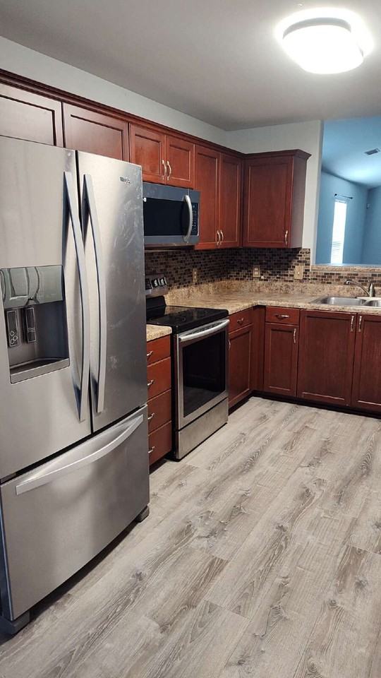 166 Lakepointe Dr - Photo 2 of 13