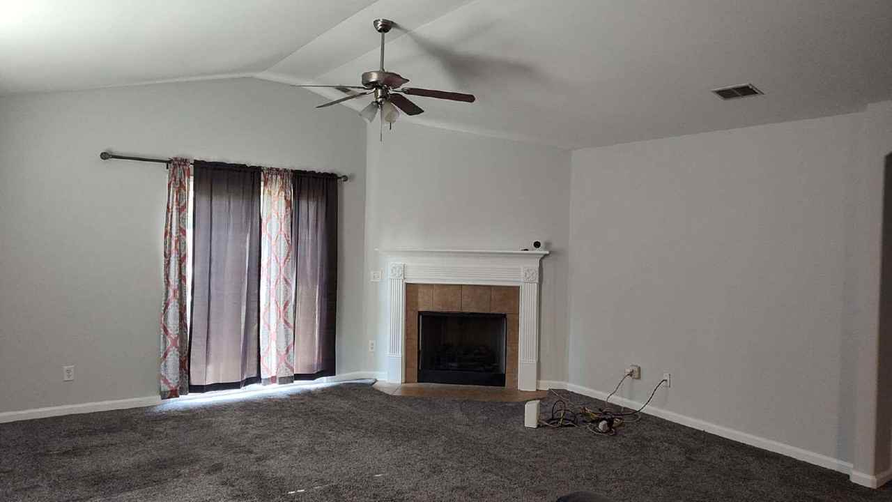 166 Lakepointe Dr - Photo 3 of 13