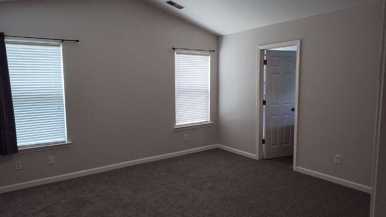 166 Lakepointe Dr - Photo 5 of 13