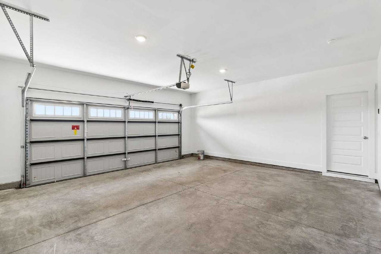 233 Glencrest Dr - Photo 3 of 31