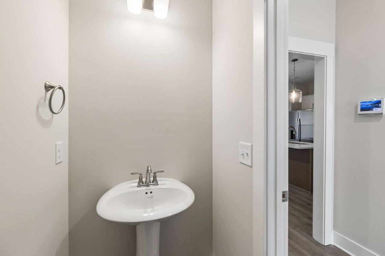 233 Glencrest Dr - Photo 6 of 31