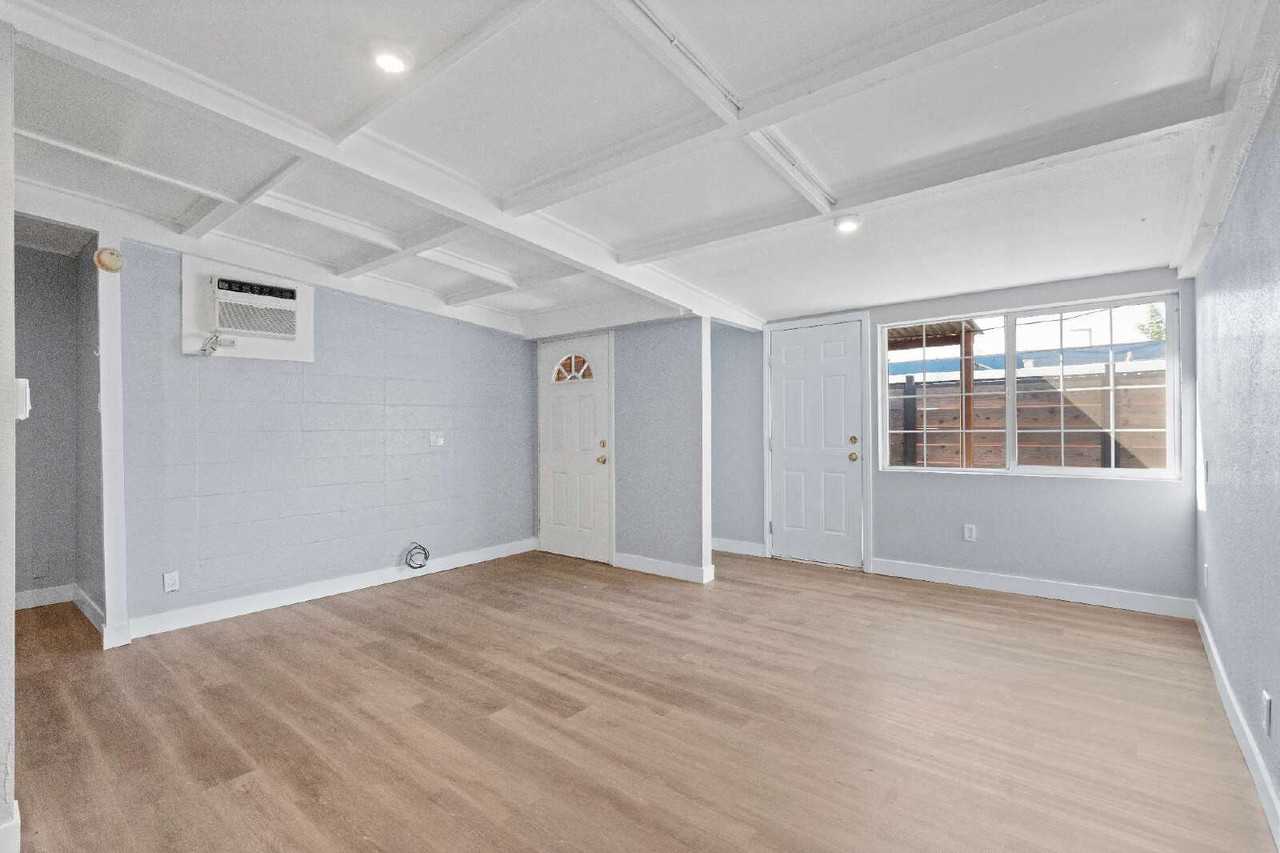 1524 Mcallister Ave - Photo 7 of 32