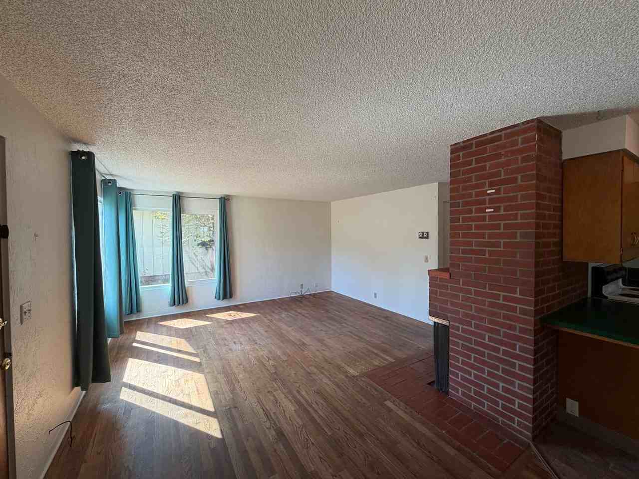 3870 Hilyard St - Photo 3 of 18
