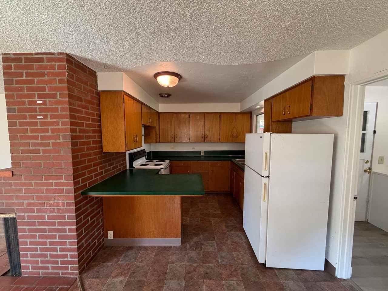 3870 Hilyard St - Photo 5 of 18