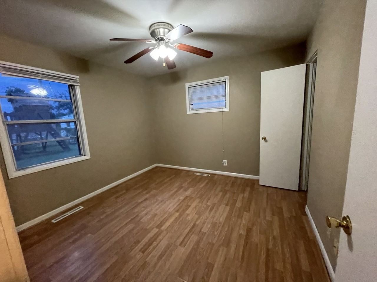 730 S 68th Ave - Photo 3 of 7