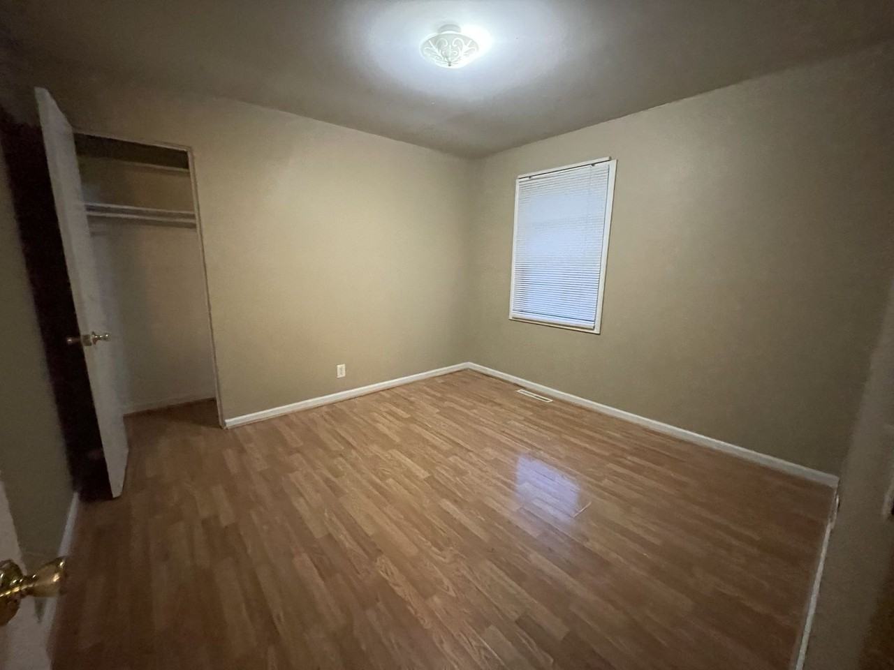 730 S 68th Ave - Photo 4 of 7