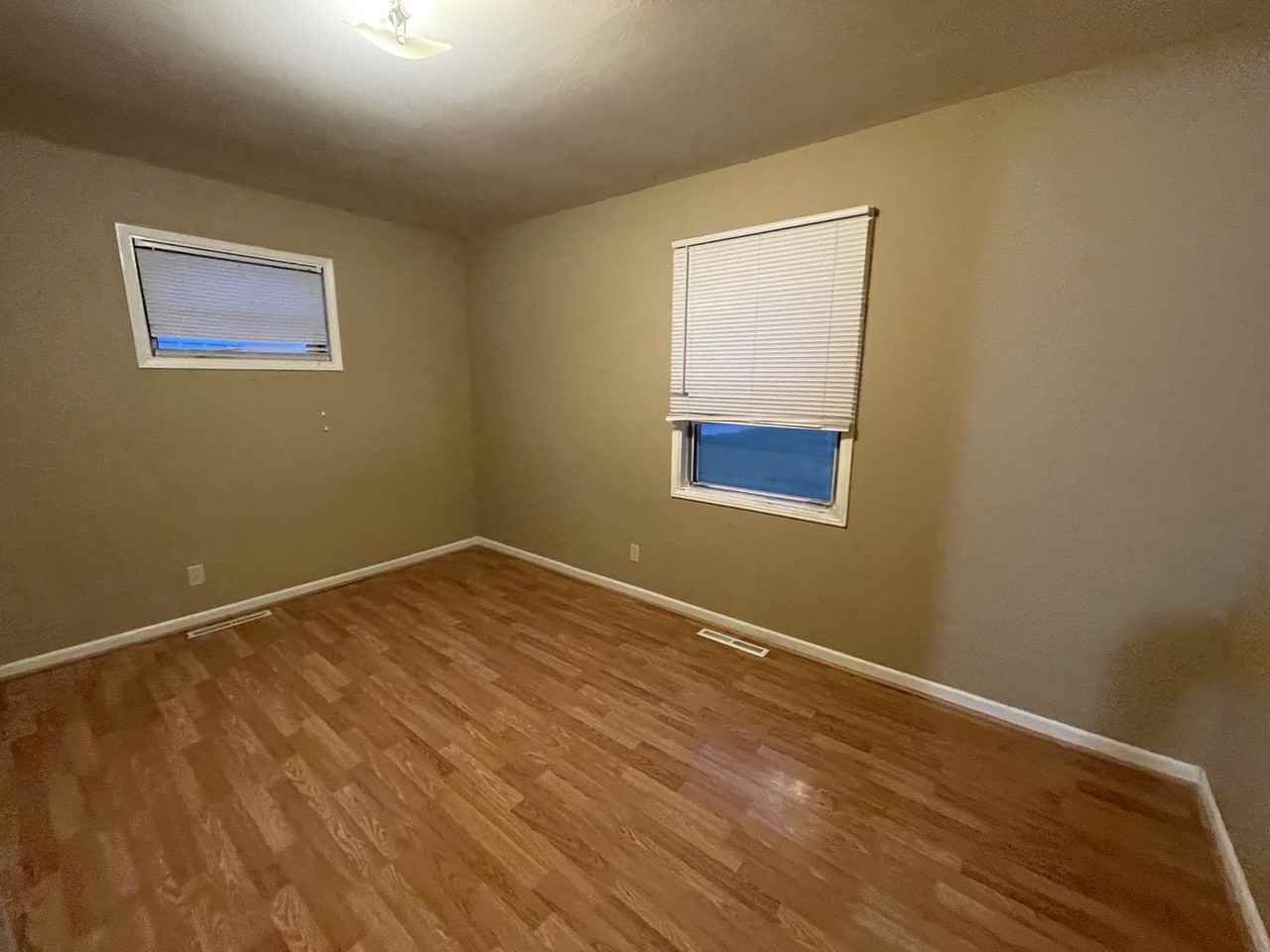 730 S 68th Ave - Photo 5 of 7