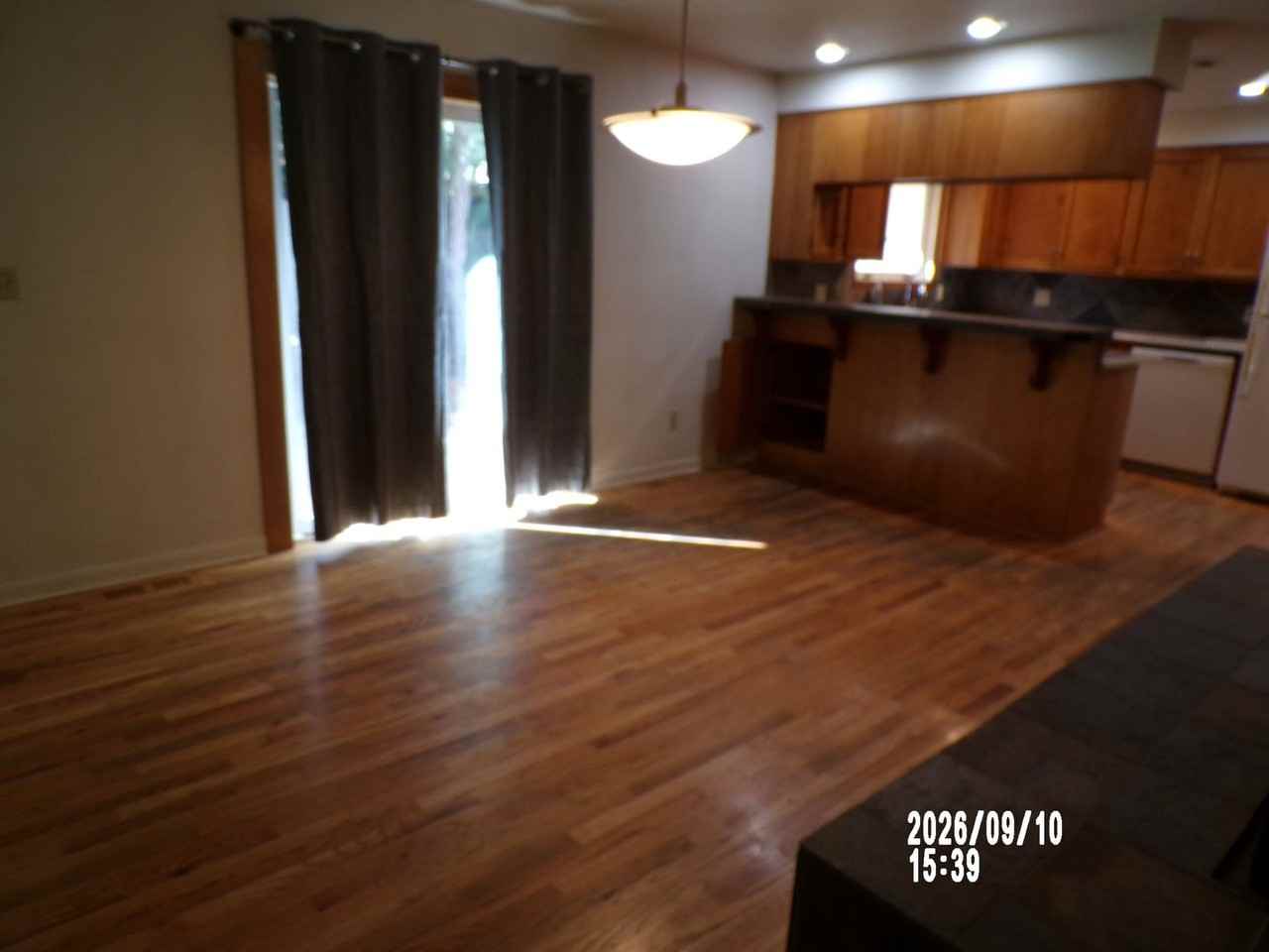 1210 Nw Spring St - Photo 6 of 17