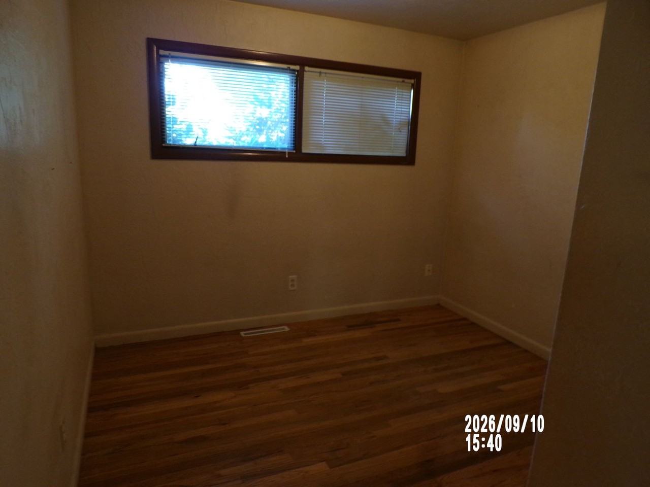 1210 Nw Spring St - Photo 7 of 17