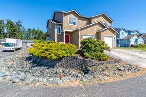 featured image of 972 Nw Quarterdeck Loop #1
