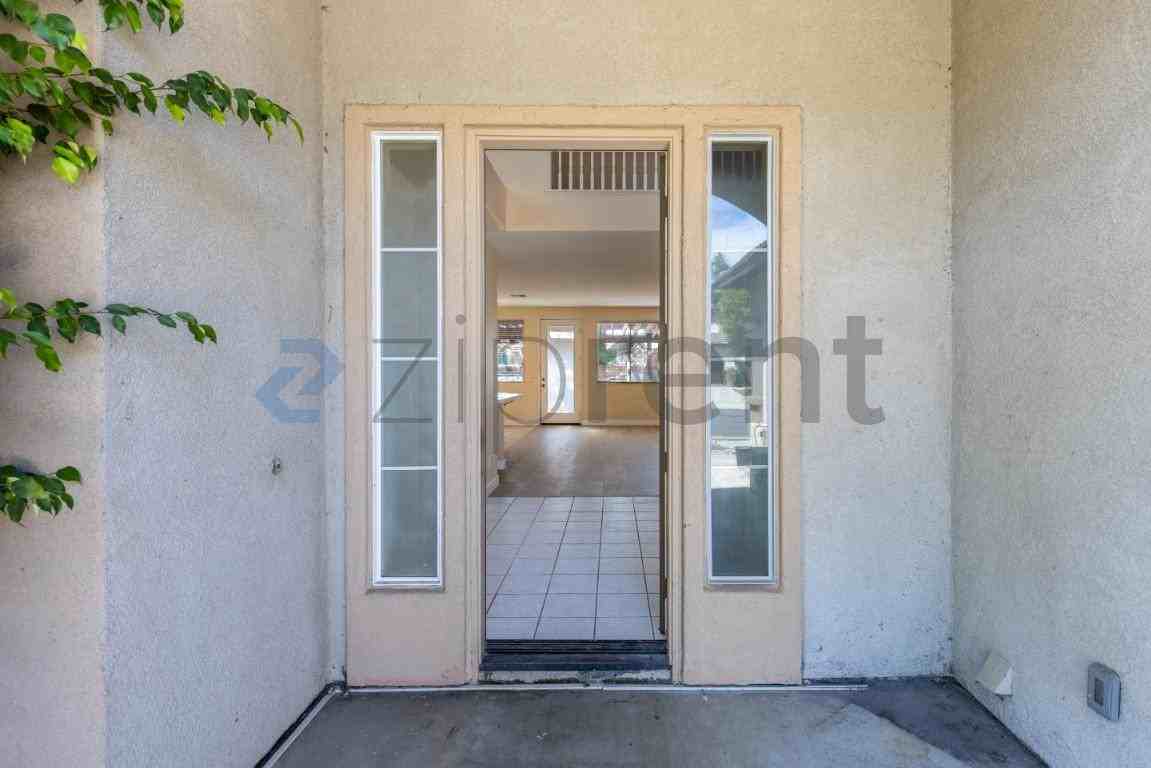 3276 Canyon View Dr - Photo 4 of 39
