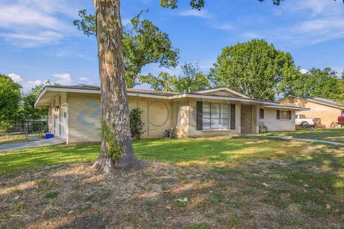701 Windrock Dr - Photo 2 of 31