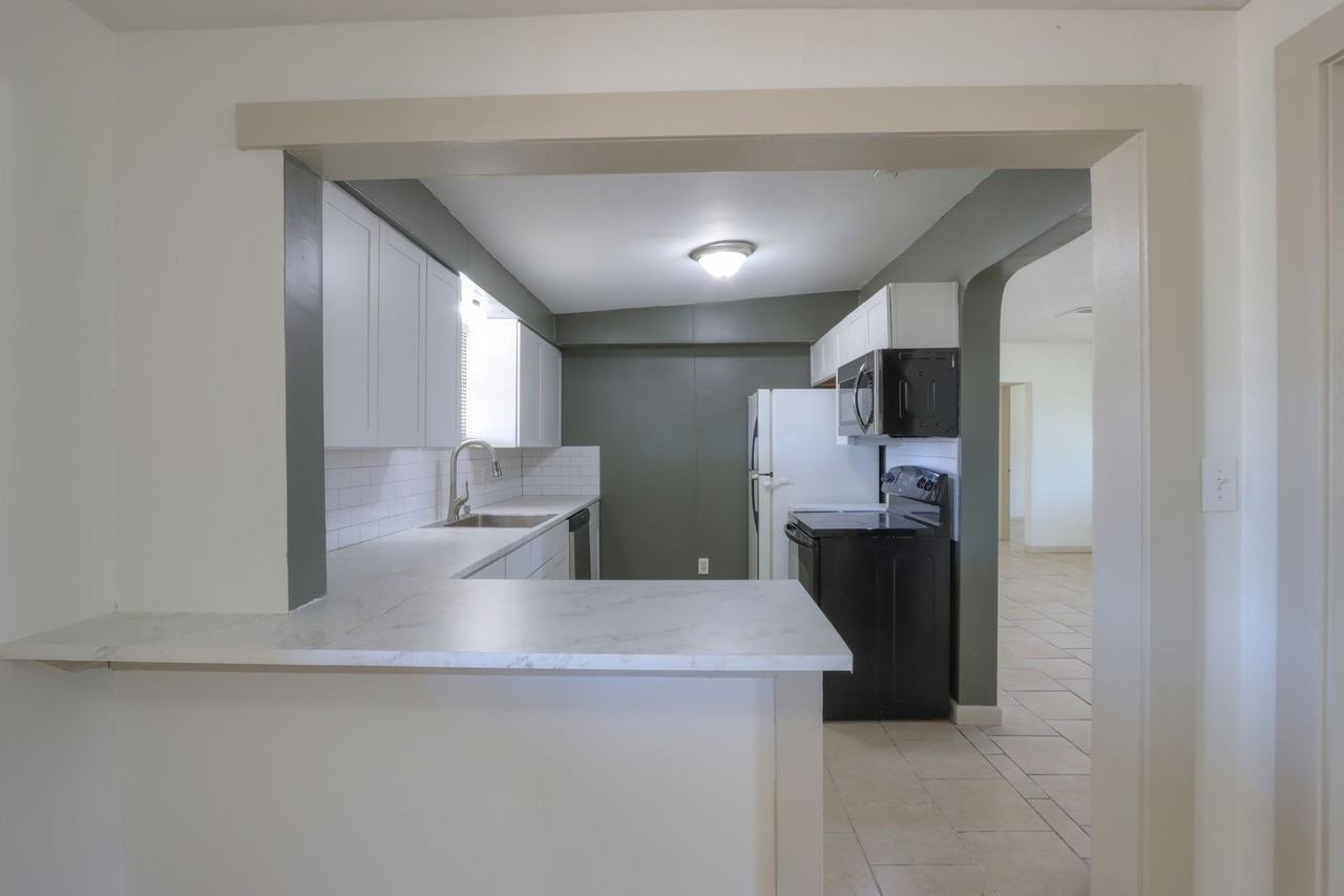 1341 N Crane St - Photo 7 of 45