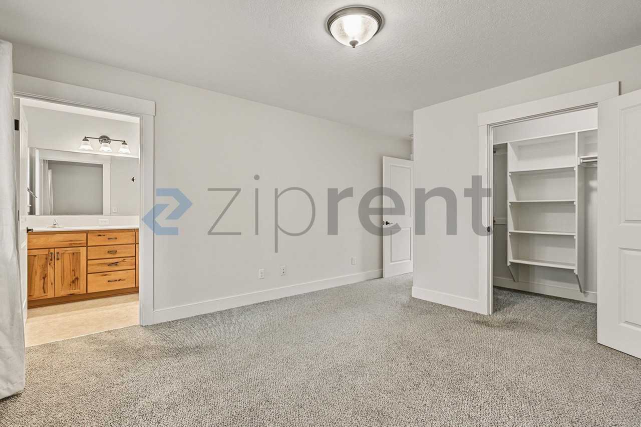 1343 Ne Sunrise Ln - Photo 3 of 21