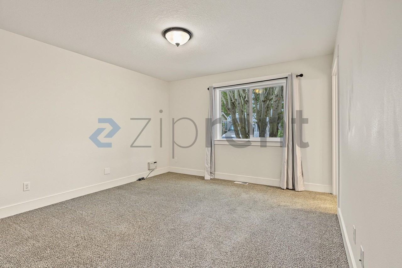 1343 Ne Sunrise Ln - Photo 4 of 21