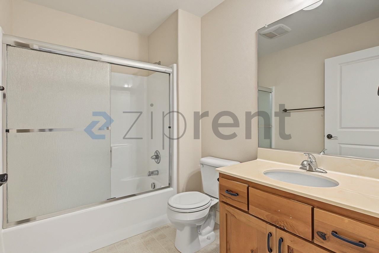 1343 Ne Sunrise Ln - Photo 5 of 21