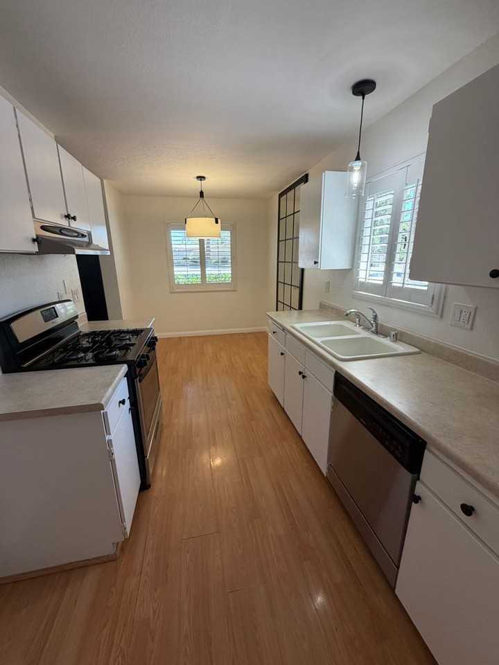 1705 Sequoia Ave - Photo 2 of 12