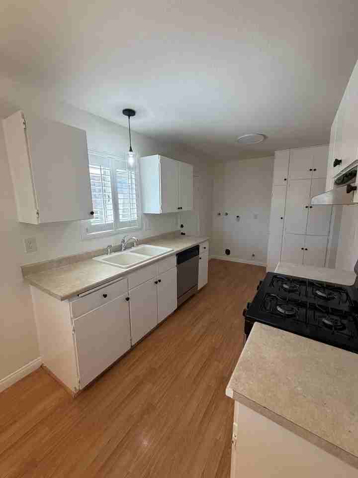 1705 Sequoia Ave - Photo 3 of 12