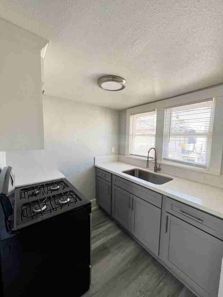 LB0921 - Photo 5 of 17