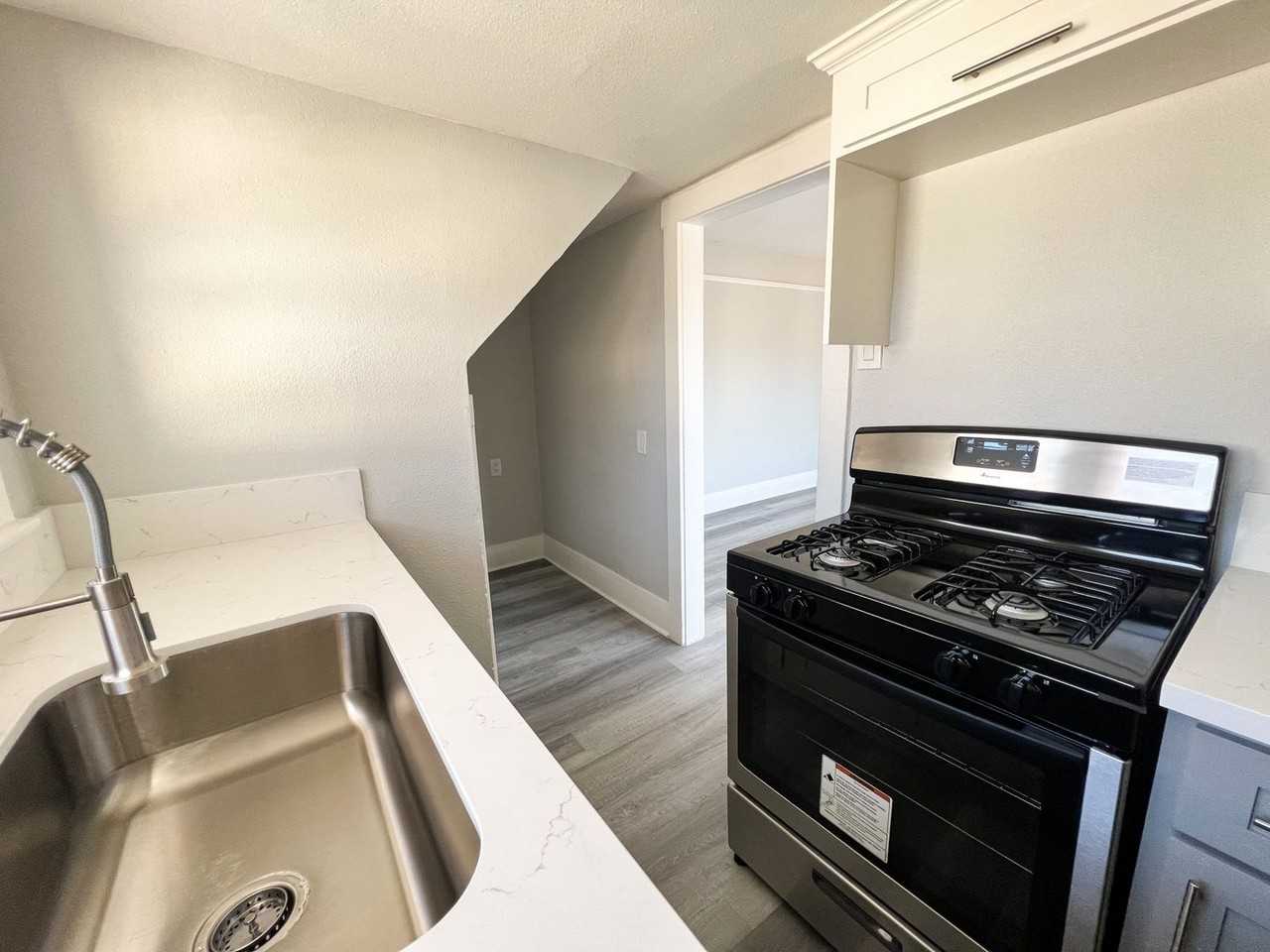 LB0921 - Photo 6 of 17