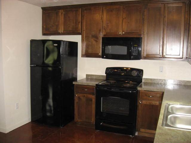 303 Taylor St - Photo 2 of 4