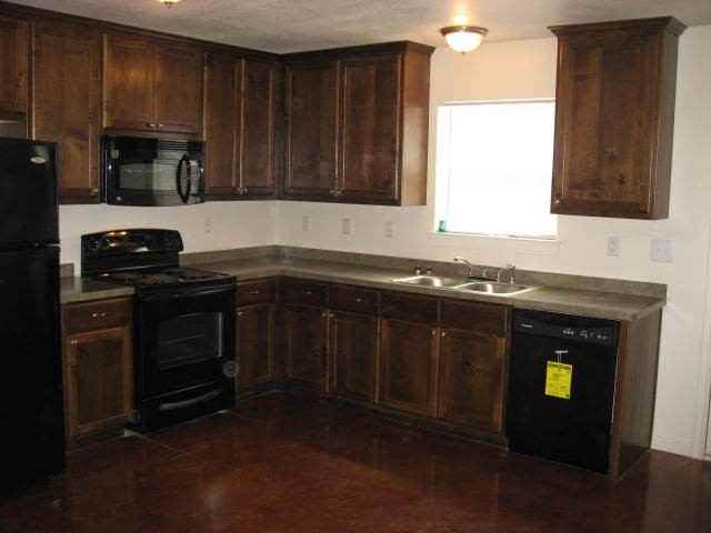 303 Taylor St - Photo 3 of 4