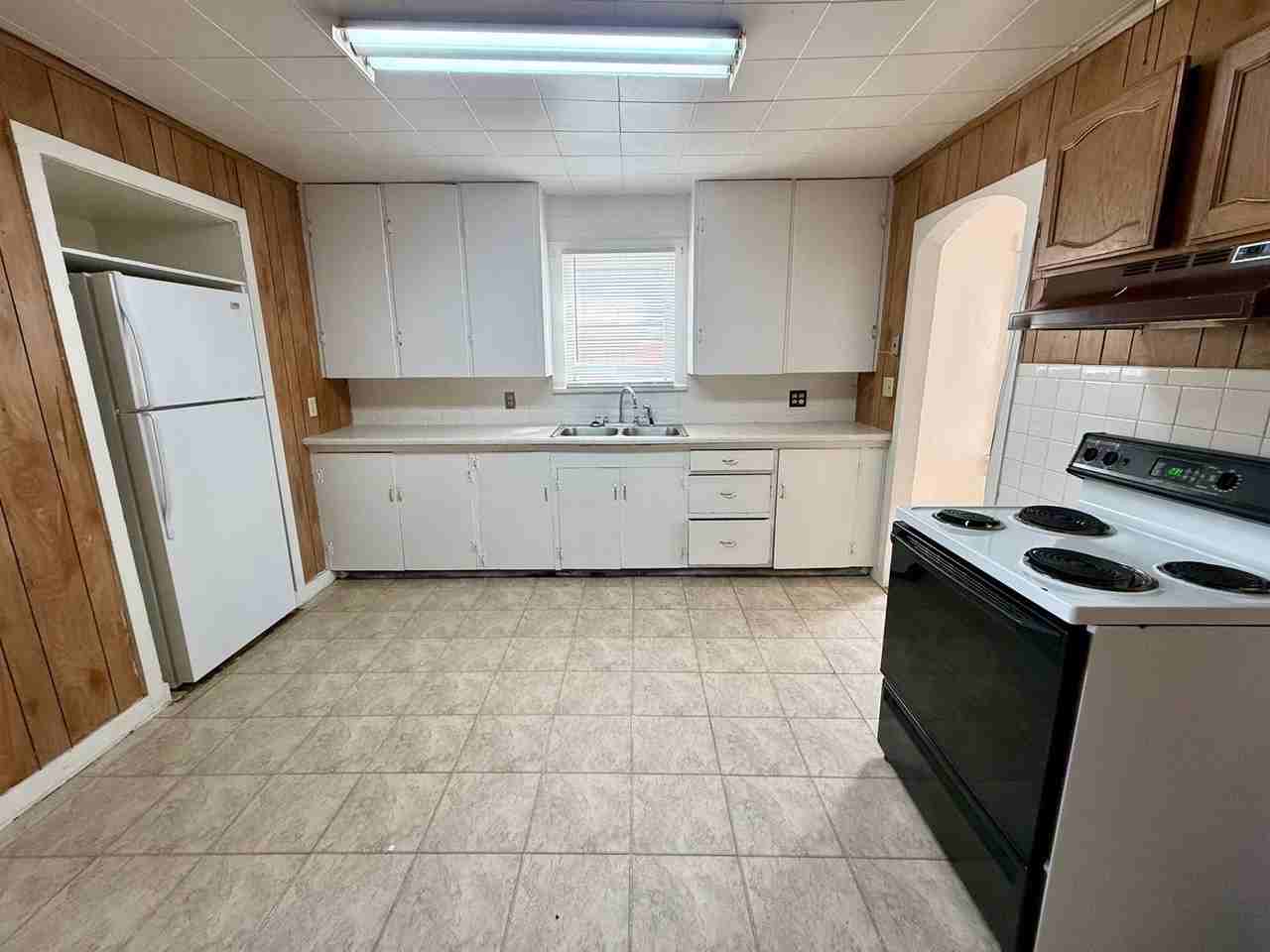 1241 S Mckinley St - Photo 3 of 10