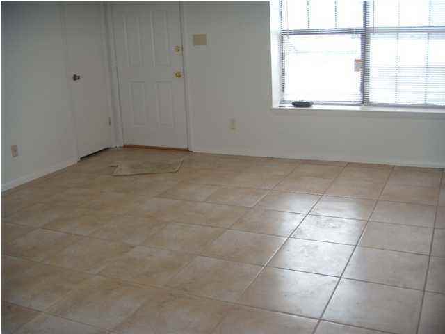 475 Lake Ave - Photo 2 of 9
