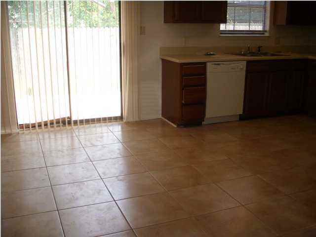 475 Lake Ave - Photo 3 of 9