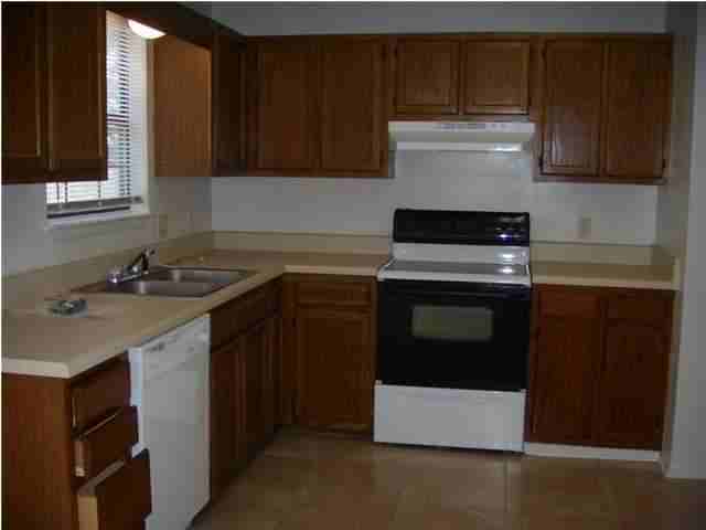 475 Lake Ave - Photo 4 of 9