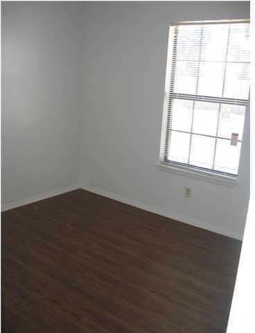 475 Lake Ave - Photo 5 of 9
