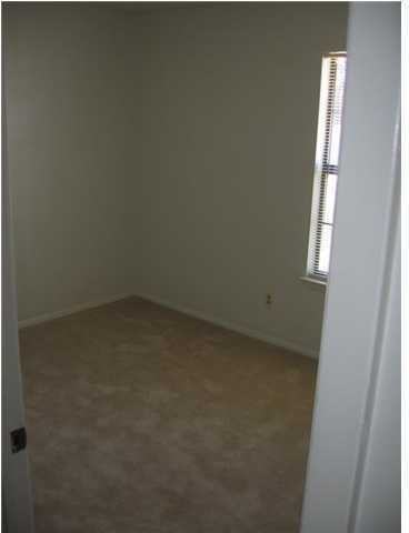 475 Lake Ave - Photo 6 of 9