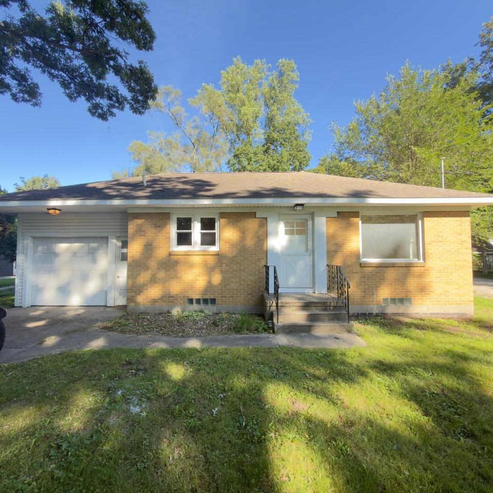 2789 Thornapple River Dr Se - Photo 2 of 17