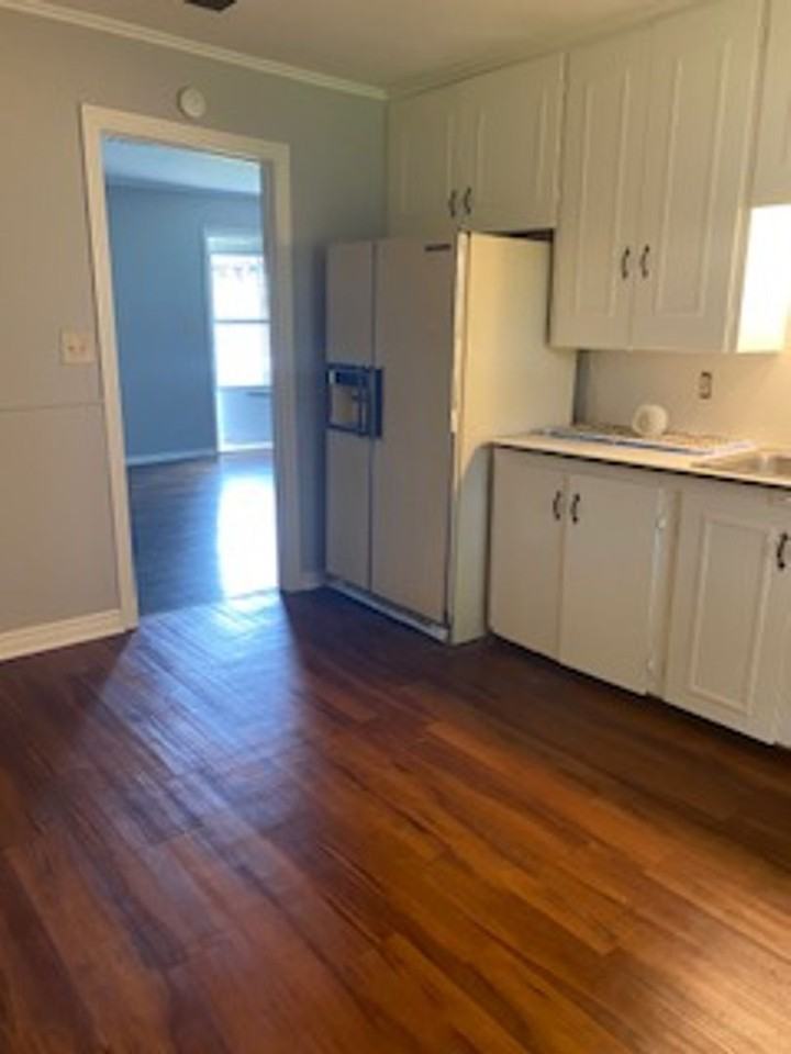 1006 N 4th St - Photo 2 of 6