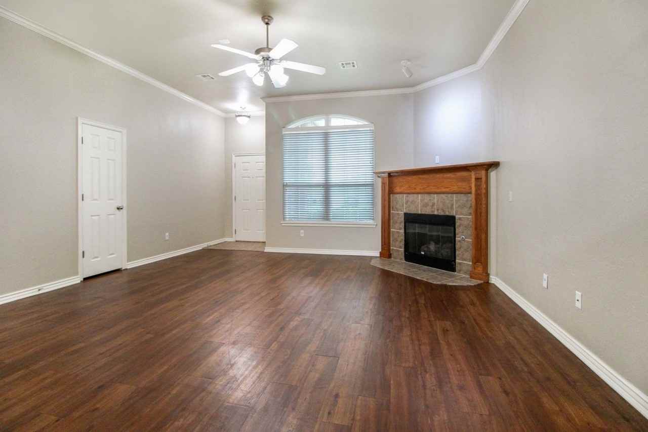 2111 Scissortail Landing Dr - Photo 2 of 10